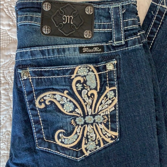 Miss Me Boyfriend Capri - Picture 2 of 7